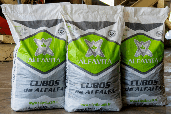 Cubos de Alfalfa ALFAVITA en bolsas de 25kg